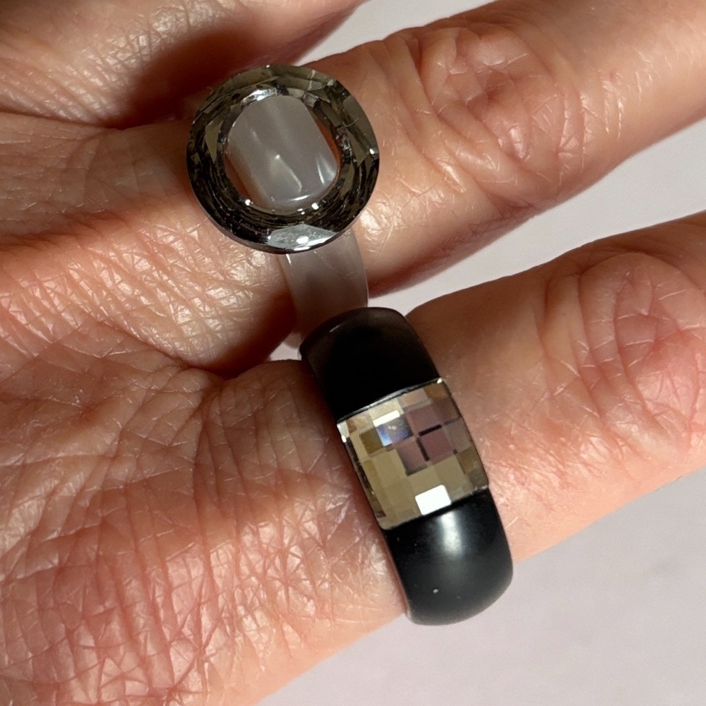2 very trendy Swarovski Crystal rings